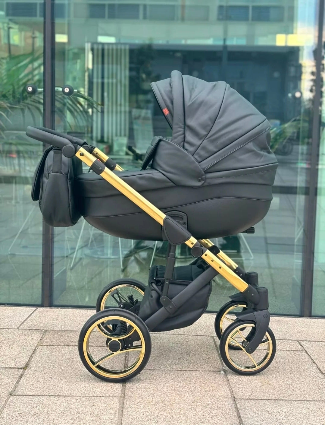 MOMMO AAA Kinderwagen 3 in 1 Öko-Leder – Cosmo I-Size-Sitz