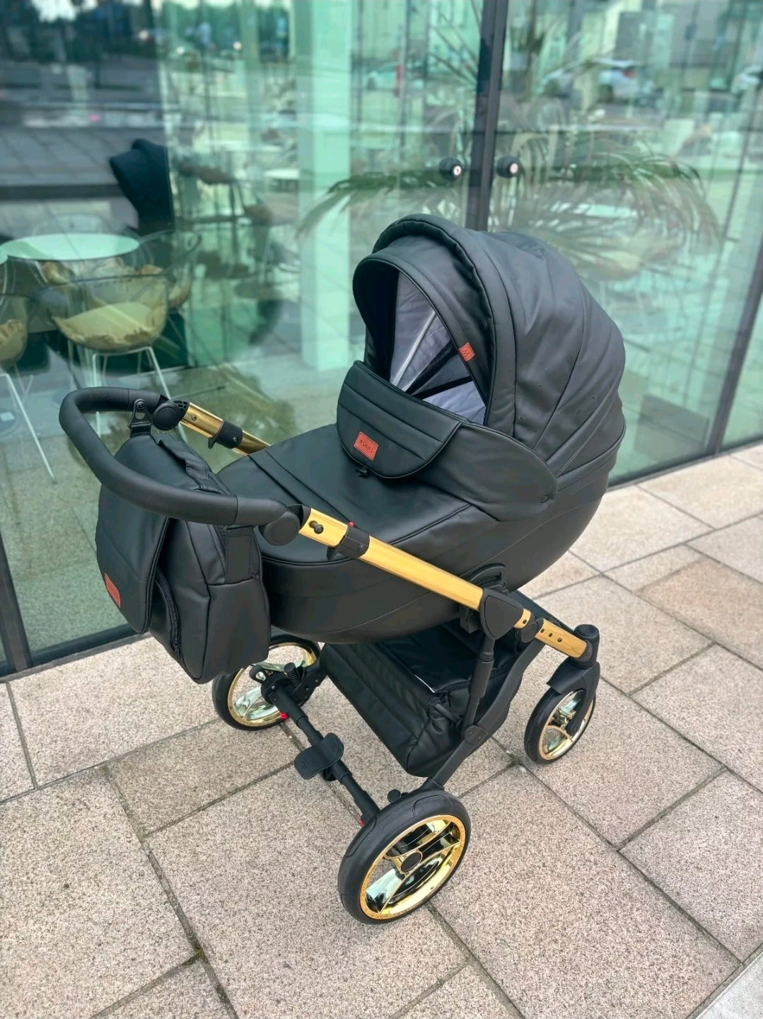MOMMO AAA Kinderwagen 3 in 1 Öko-Leder – Cosmo I-Size-Sitz